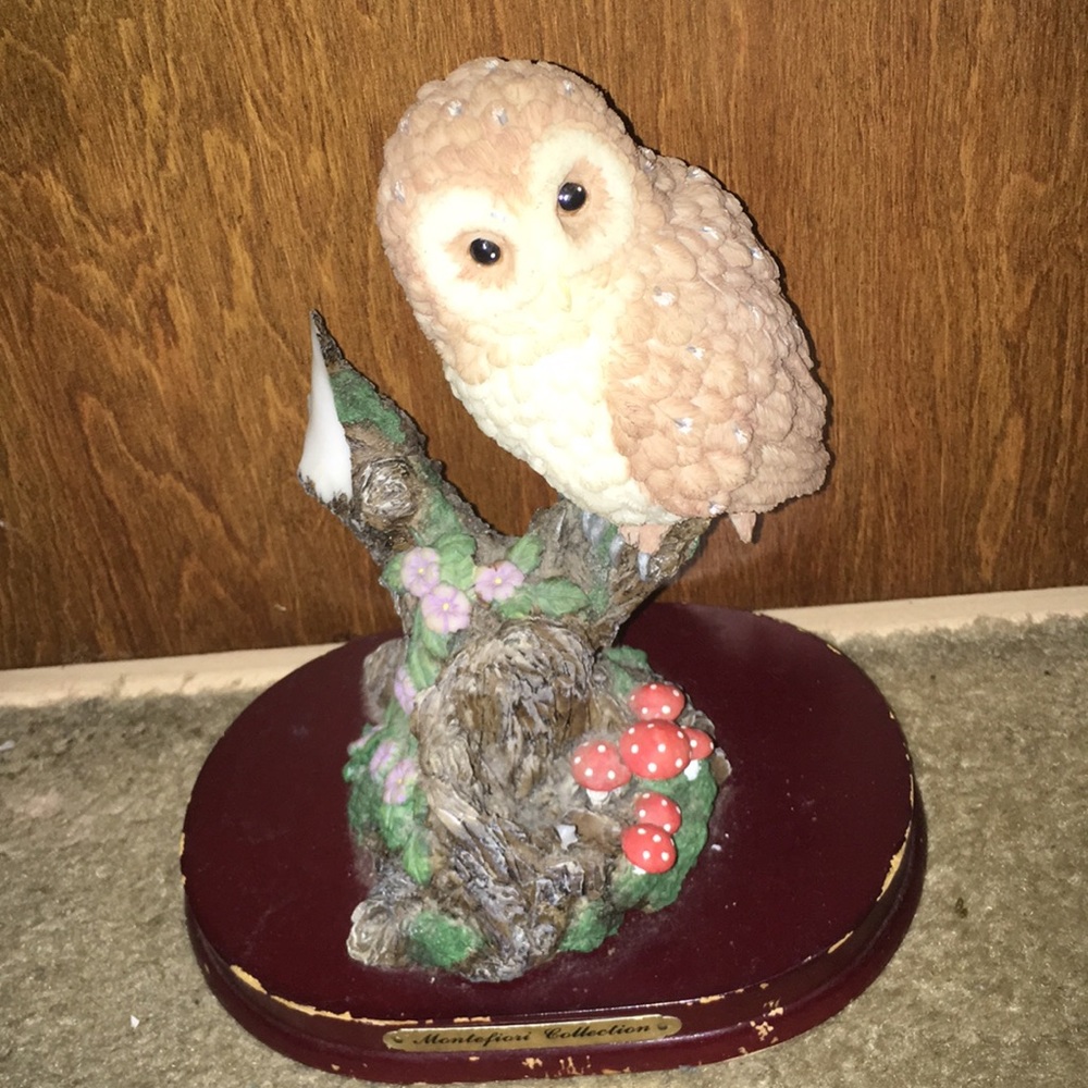 2 owls in good condition